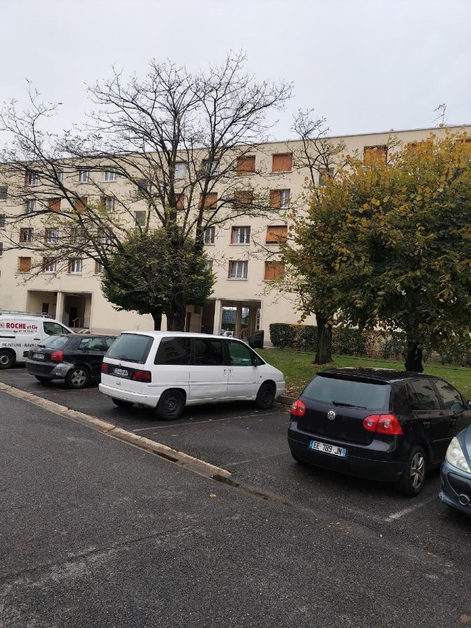 Jolie Appartement Proche Tramway Vénissieux Exteriér fotografie